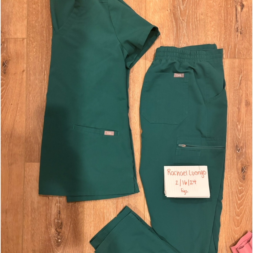 FIGS GREEN SCRUB SET